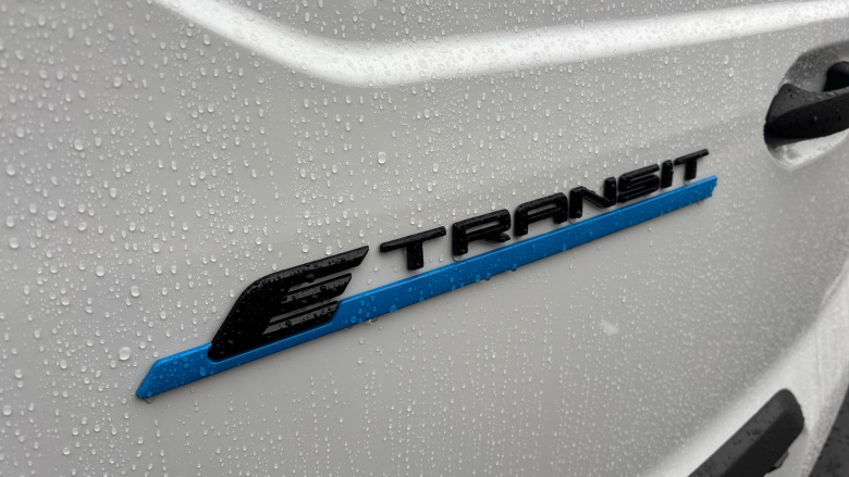 Ford Transit Courier E-Transit Courier 100kW 43kWh Trend Van Auto